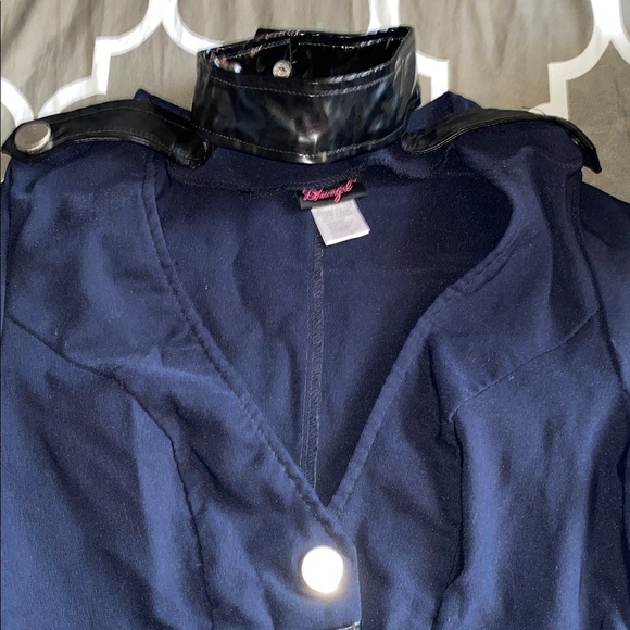 Costume - Picture 2 of 10